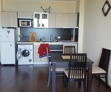公寓 Two-Bedroom Apartment Near The Beach With Pool