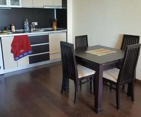 Two-Bedroom Apartment Near The Beach With Pool