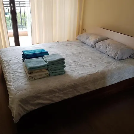 公寓 Two-Bedroom Apartment Near The Beach With Pool *